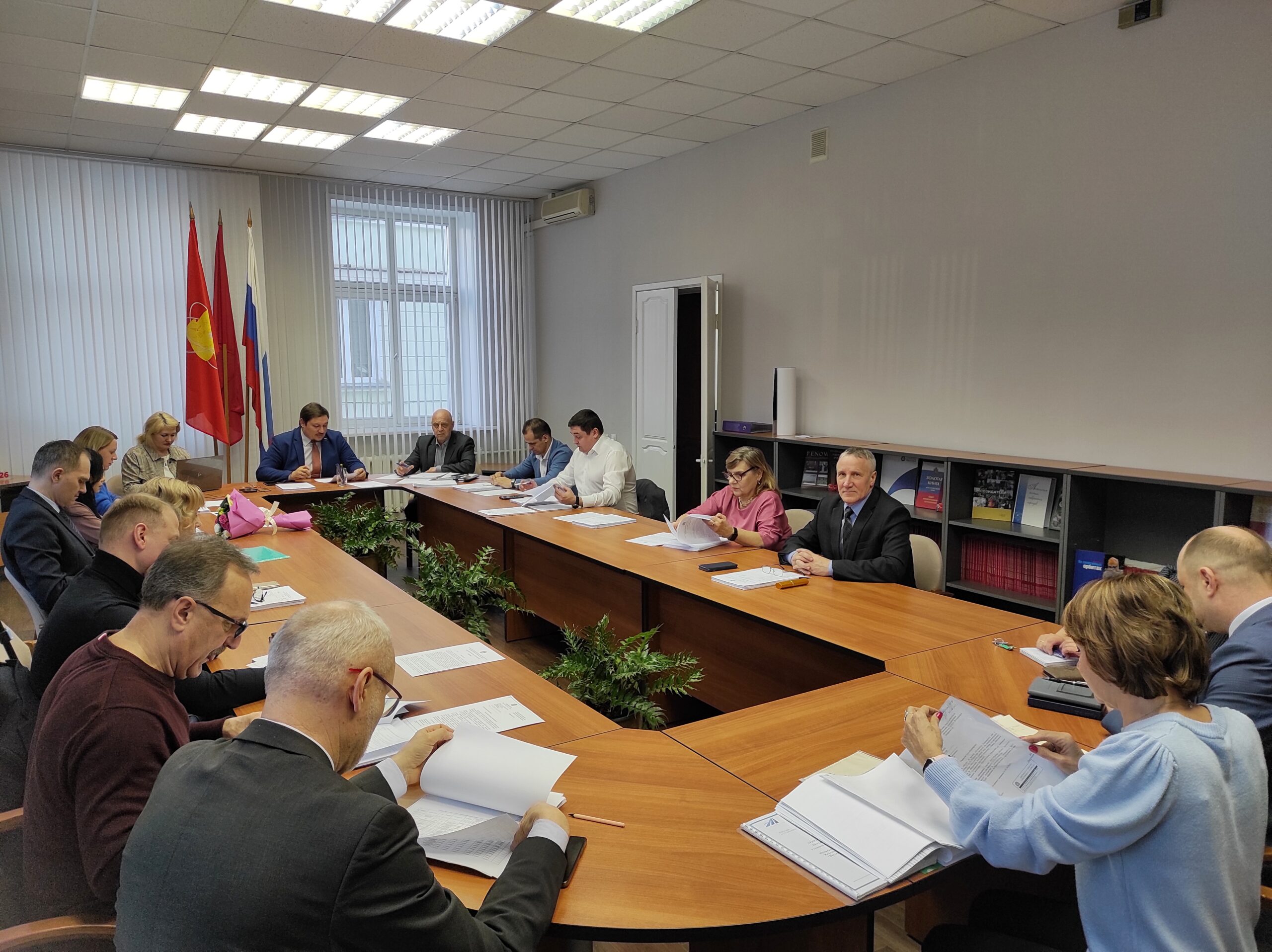 В зале заседаний Совета депутатов города Железногорска состоялось первое в этом году, заседание постоянной комиссии.