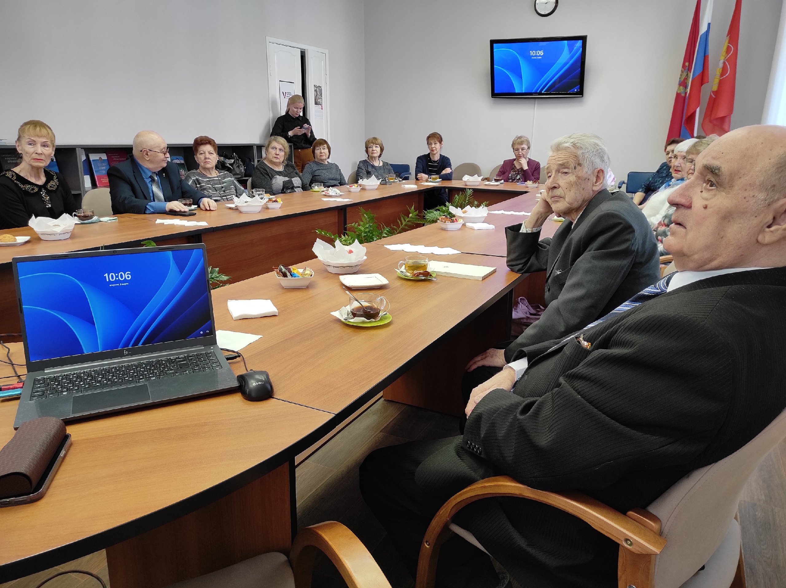 Сегодня в Совете депутатов ЗАТО Железногорск принимали гостей, торжественное собрание прошло для ветеранов органов местного самоуправления.