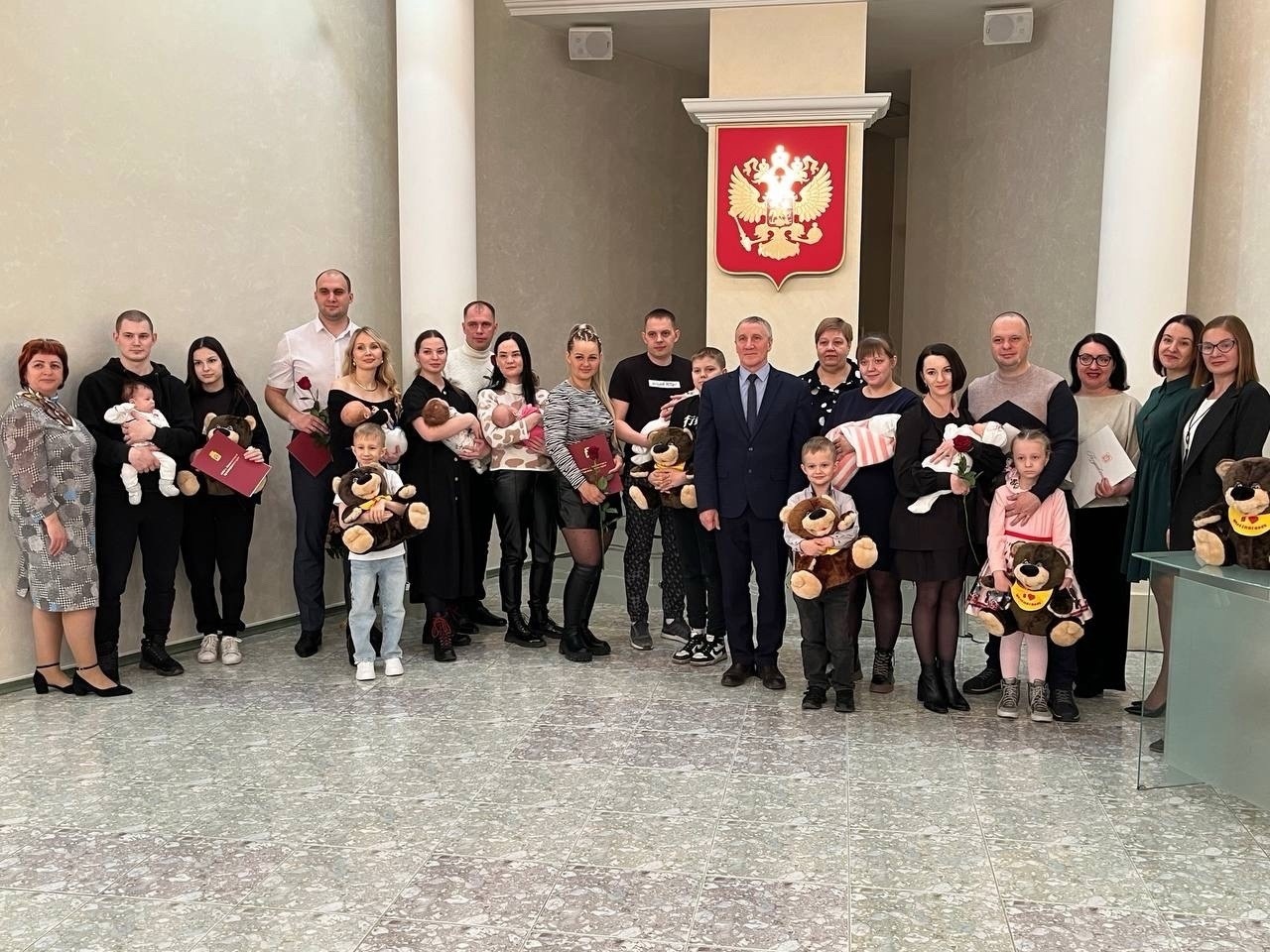 Депутат Юрий Разумник принял участие  в традиционном чествовании новорожденных и их родителей 