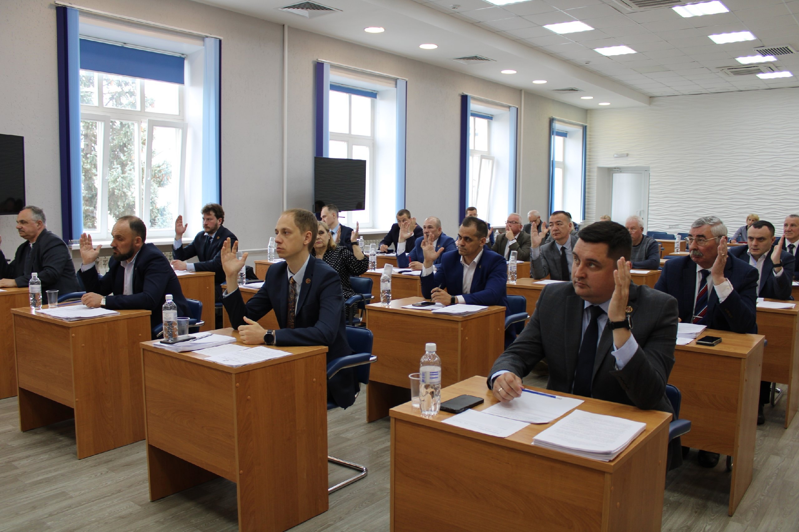 Сегодня в большом зале администрации состоялось заседание 41-й внеочередной сессии Совета депутатов ЗАТО г. Железногорск