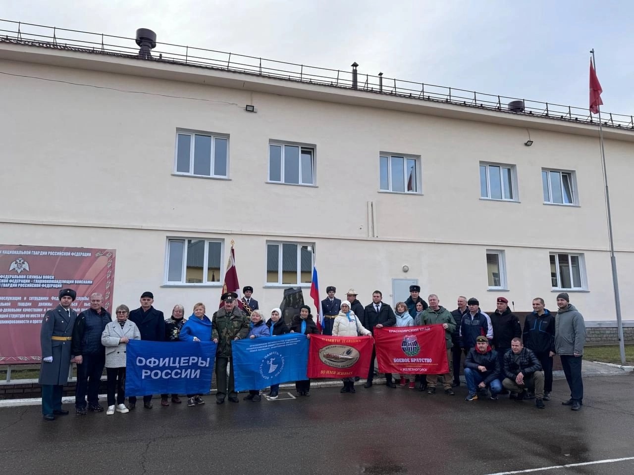 Мемориал памяти воинам! В одной из воинских частей города открыли памятник солдатам