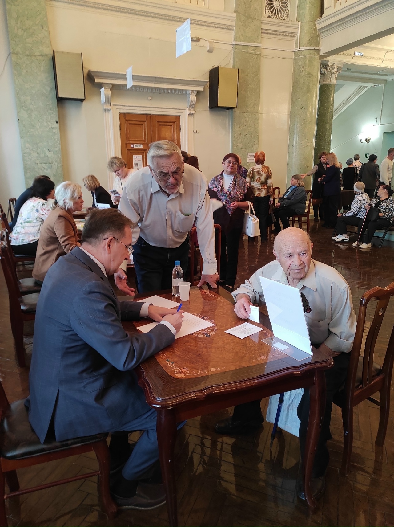 Приём жителей и праздничный концерт ко Дню пожилого человека прошли в железногорском Дворце культуры