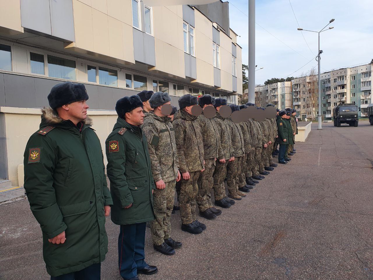 В Железногорске чествовали героев — военнослужащих, которые вернулись домой после выполнения боевых задач в зоне специальной военной операции