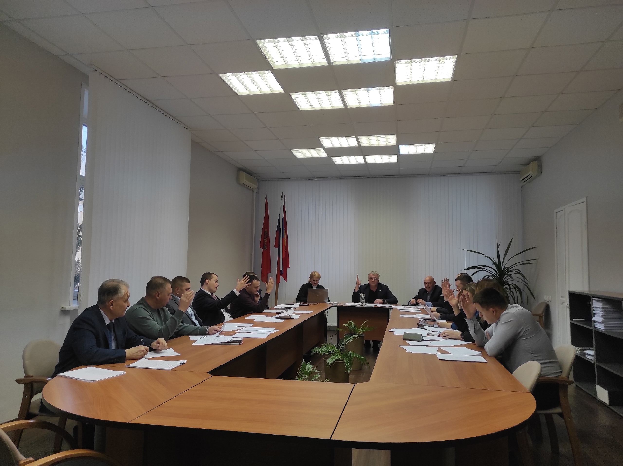 Депутаты Совета депутатов ЗАТО Железногорск приступили к обсуждению исполнения бюджета за девять месяцев 2025 года в рамках муниципальных программ