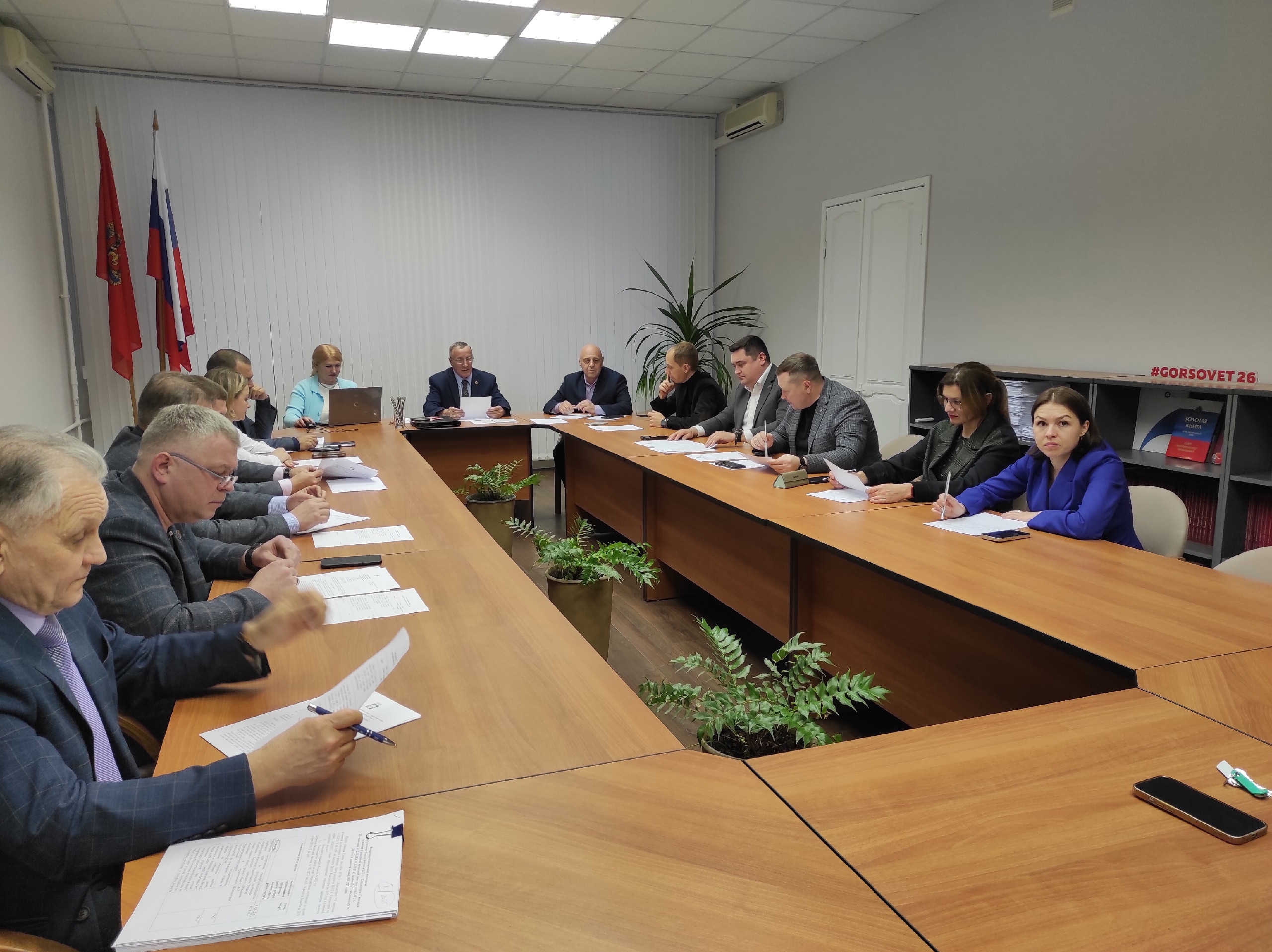 Депутаты Совета депутатов ЗАТО Железногорск продолжили обсуждение исполнения бюджета за девять месяцев 2025 года в рамках муниципальных программ 