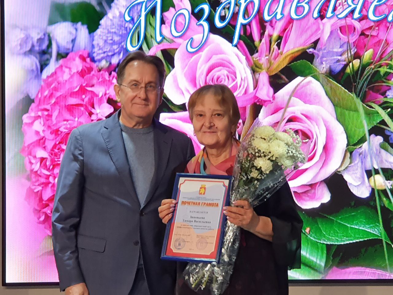 Сегодня в школе № 93 праздничное настроение. Одна из старейших школ города празднует свой юбилей — 75 лет!