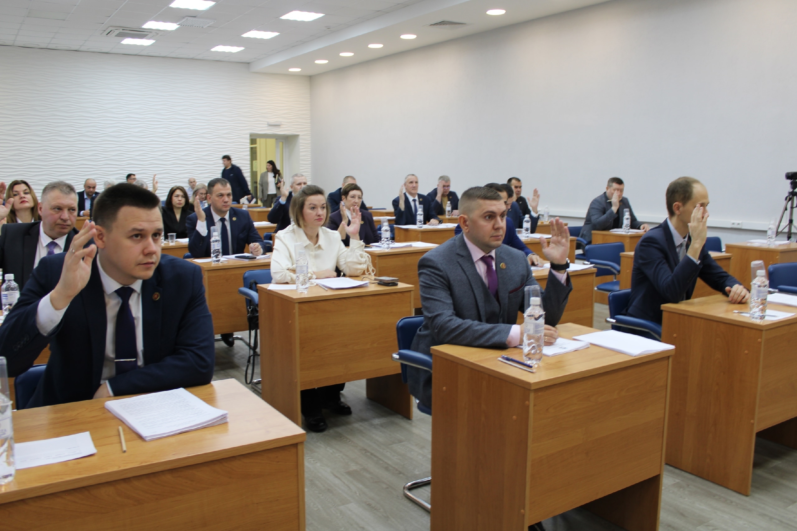 Сегодня на заседании третьей внеочередной сессии Совета депутатов ЗАТО Железногорск депутаты рассмотрели и приняли 15 вопросов