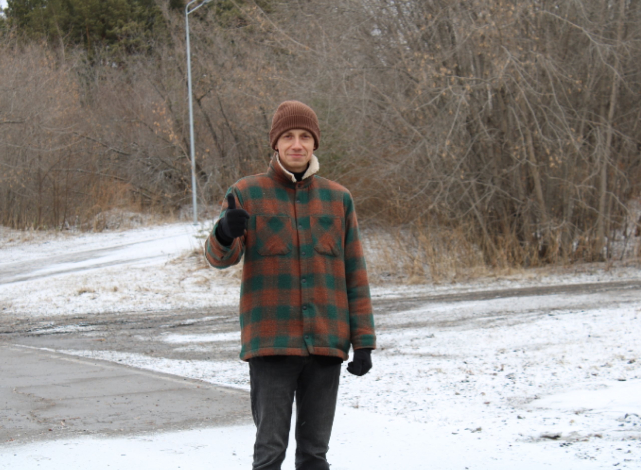 По инициативе депутата Совета депутатов ЗАТО Железногорск  на лыжной базе «Снежинка» этим летом установят новые опоры освещения в рамках краевой «Программы поддержки местных инициатив». Масштабное благоустройство было разбито на три этапа, а в 2026 году планируется работы завершить.