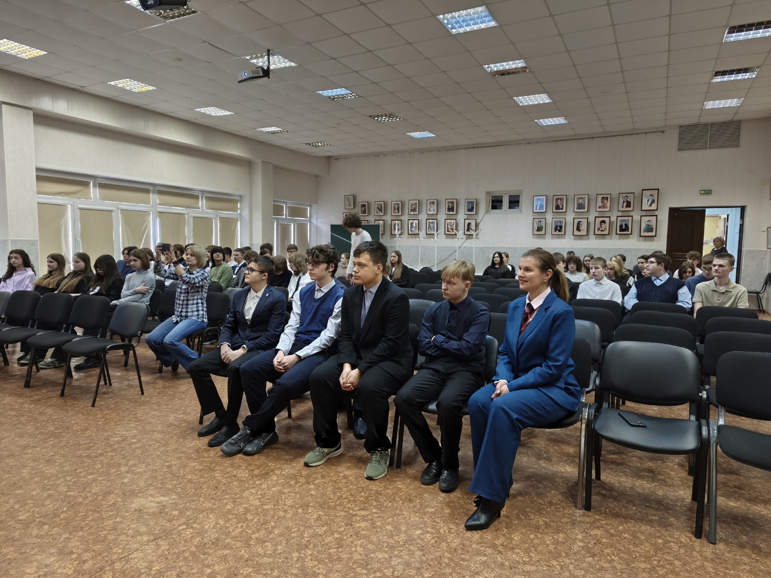 Депутат Совета депутатов ЗАТО Железногорск Ирина Кузоро провела урок «Разговора о важном» в лицее № 102 в преддверии профессионального праздника — Дня местного самоуправления