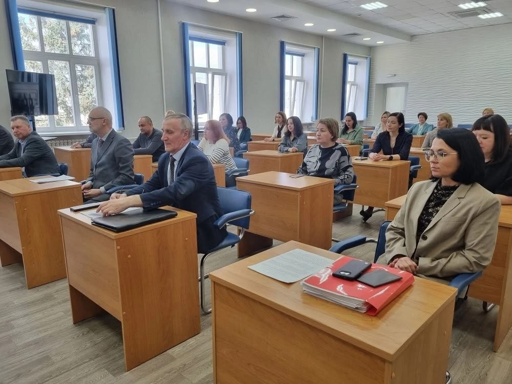 В большом зале администрации состоялись публичные слушания по проекту решения Совета депутатов ЗАТО г. Железногорск «Об исполнении бюджета ЗАТО Железногорск за 2025 год»